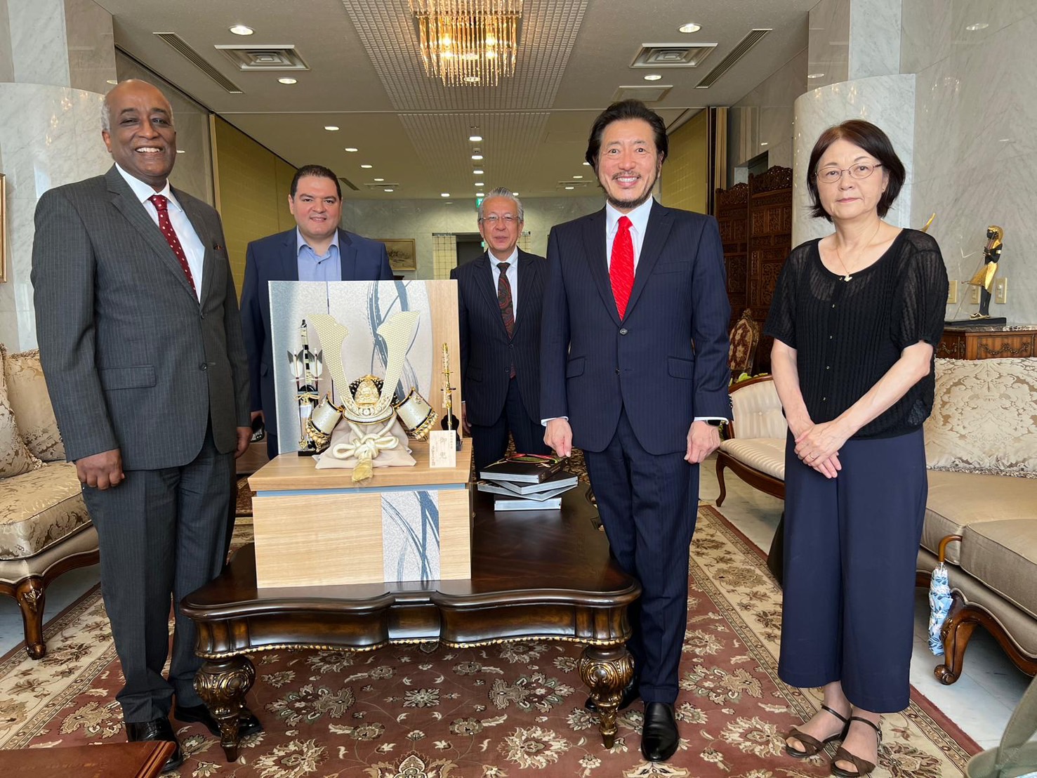 2025年8月14日　エジプト大使館にてプレゼント贈呈!